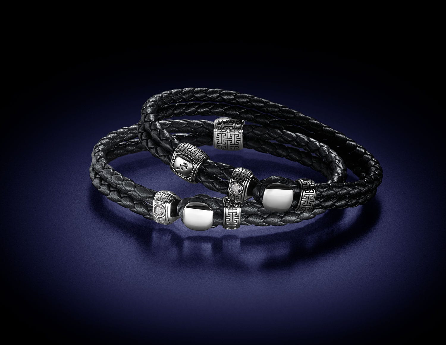 Zwei MAGIOR Mystique Diamond Armbänder aus schwarzem Flechtleder mit Weißgold-Schließen und weißen Diamanten